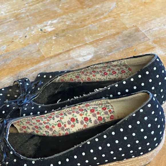 Shoes. - Picture 6 of 8